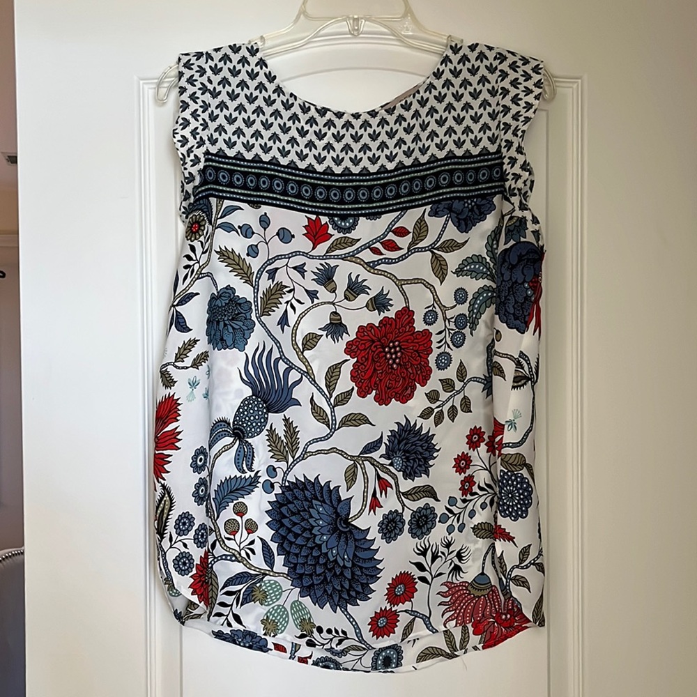 Loft. Polyester tank/shell. Size M